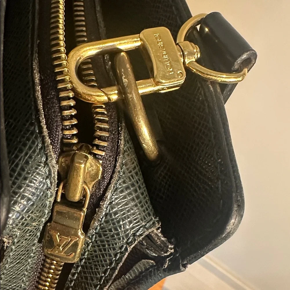 Louis Vuitton Taiga Porte Document Rosan leather briefcase Epicea.